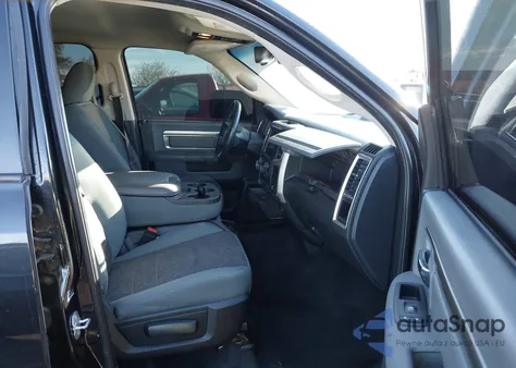 2018 Ram 1500 Big Horn 4X4 6'4 Box z USA, uszkodzony, nr VIN 1C6RR7TT4JS135572